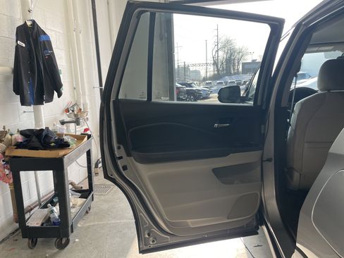 Used 2021 Honda Pilot EX image 25