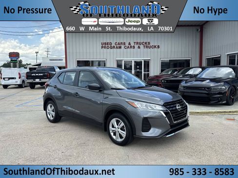 Used 2025 Nissan Kicks Play S FWD image 1
