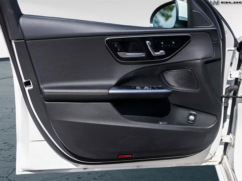 Used 2025 Mercedes-Benz C 300 Sedan image 25