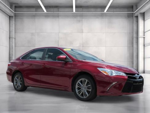 Used 2017 Toyota Camry SE w/ Four Season Floor Mat Package FWD image 1