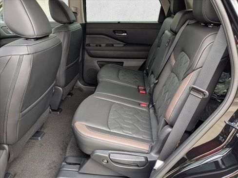 New 2026 Nissan Pathfinder Platinum FWD image 15