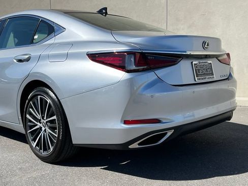 Used 2025 Lexus ES 350 w/ Premium Package FWD image 8