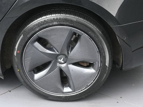 Used 2018 Tesla Model 3 Long Range RWD image 32