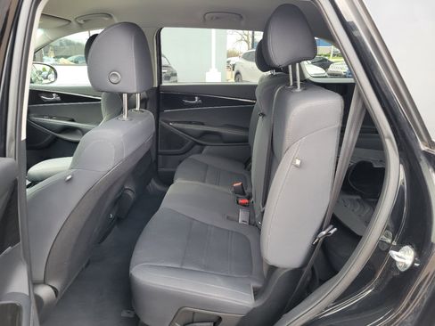 Used 2019 Kia Sorento L image 11