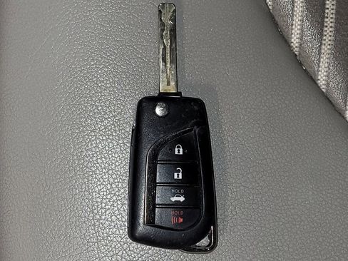 Used 2022 Toyota Camry SE image 32