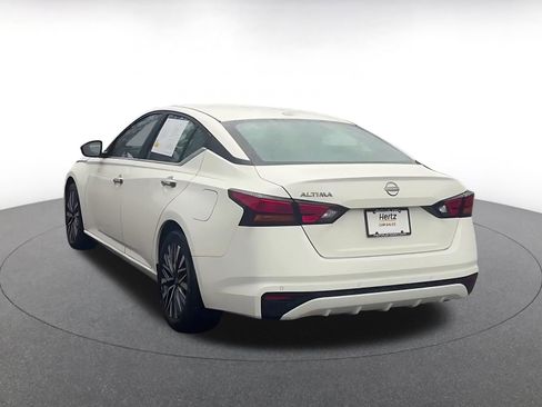 Used 2025 Nissan Altima 2.5 SV image 11