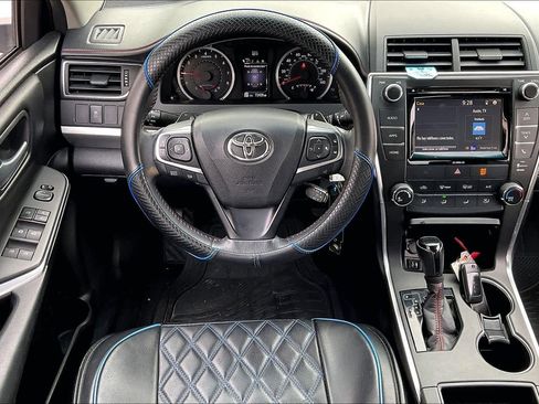 Used 2017 Toyota Camry SE image 6