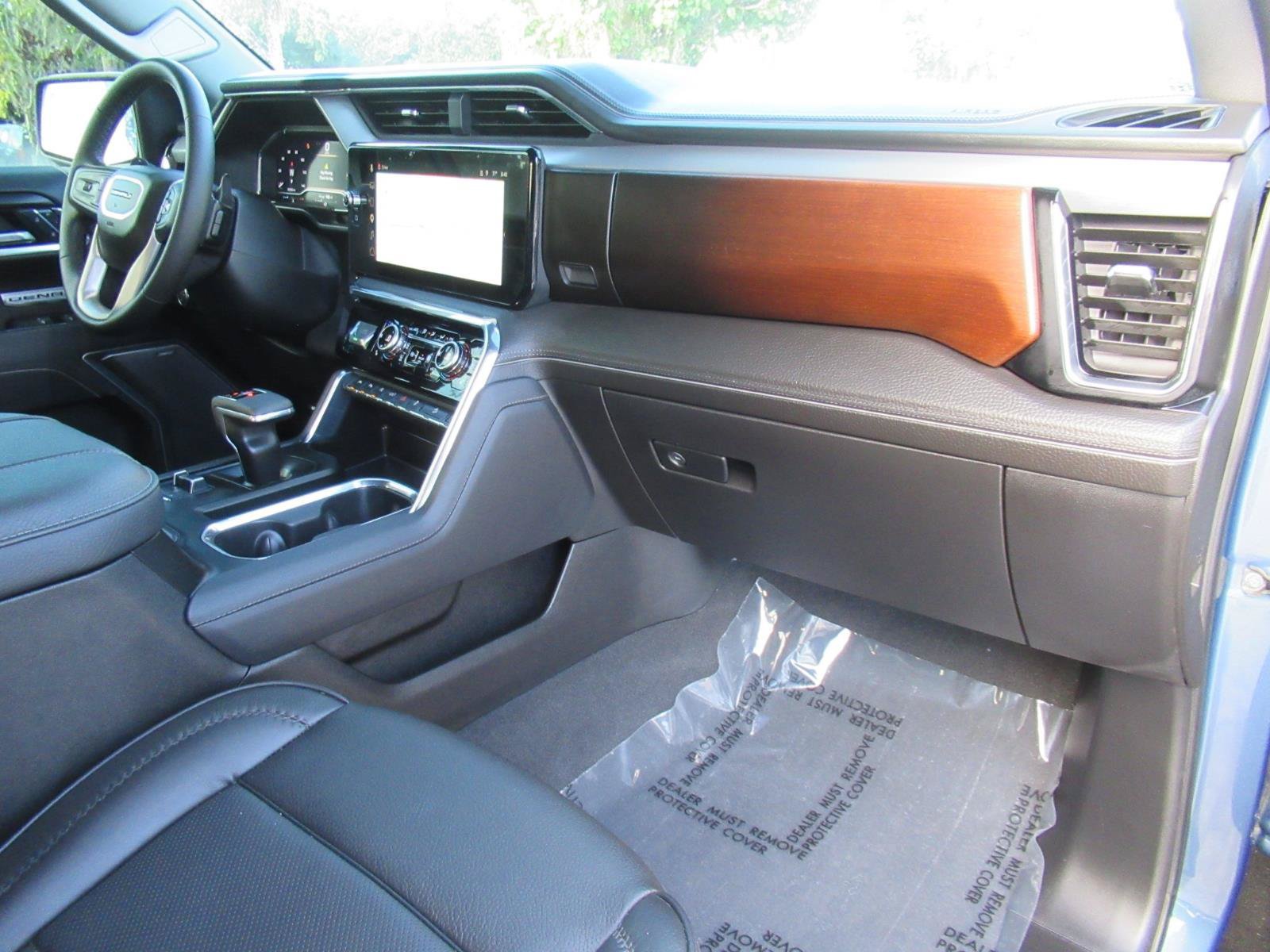 Used 2025 GMC Sierra 1500 Denali w/ Denali Reserve Package AWD/4WD image 13