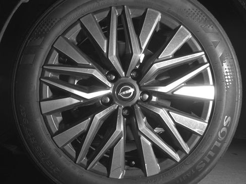 Used 2025 Nissan Altima 2.5 SV FWD image 12