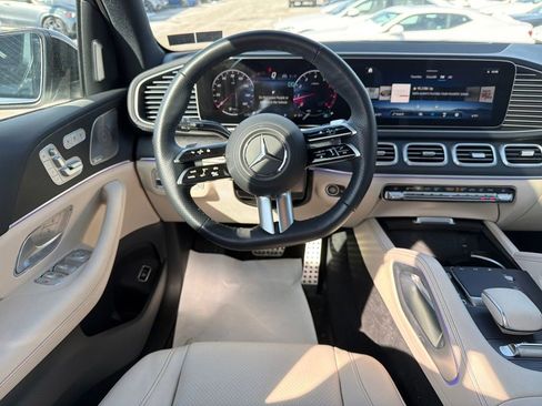Used 2025 Mercedes-Benz GLS 450 4MATIC image 13