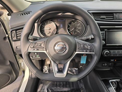 Used 2018 Nissan Rogue S AWD/4WD image 18