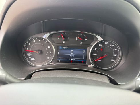 Used 2024 GMC Terrain SLE image 3