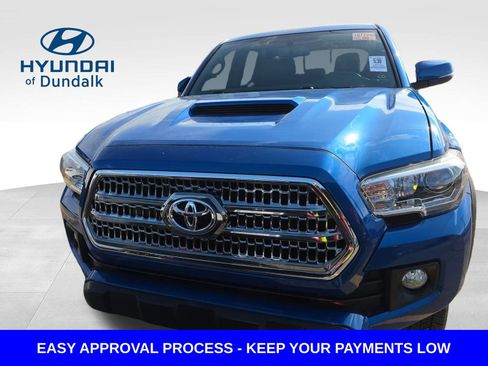 Used 2017 Toyota Tacoma TRD Off-Road w/ Tow Package (A/T) image 8