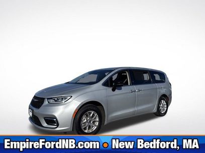 Used 2024 Chrysler Pacifica Touring-L