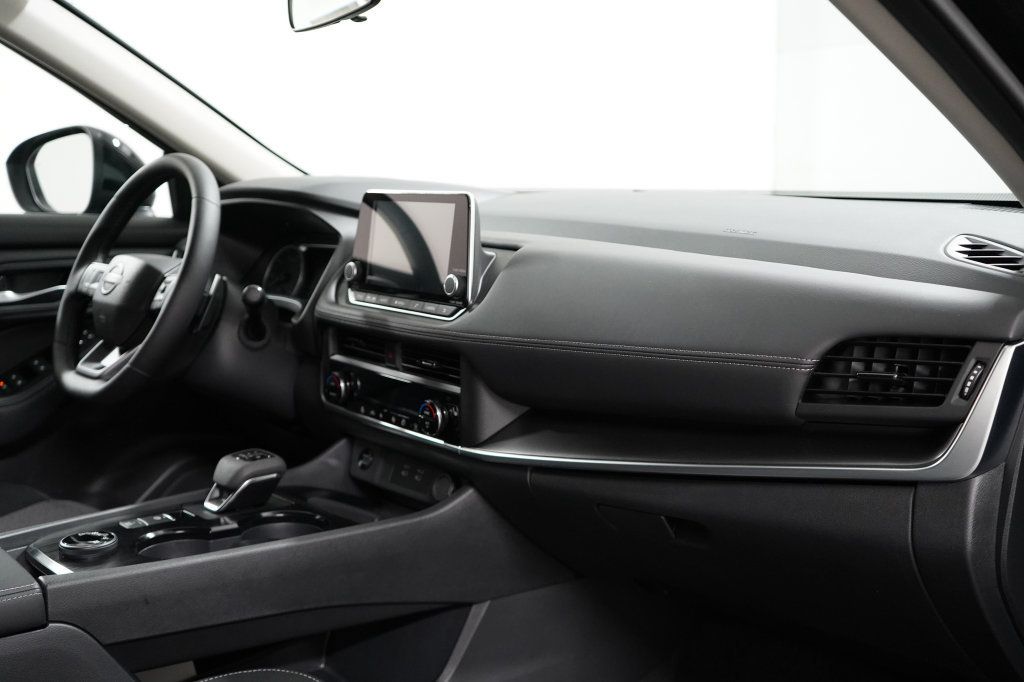 Used 2026 Nissan Rogue SV w/ Cold Weather Package AWD/4WD image 23