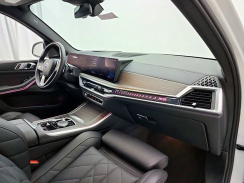 Used 2024 BMW X5 xDrive40i w/ Premium Package AWD/4WD image 14