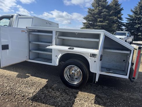 Used 2018 Ford F550 4x4 Regular Cab Super Duty image 26