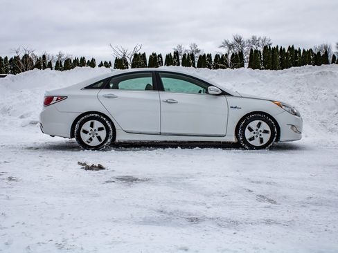 Used 2012 Hyundai Sonata Hybrid image 2