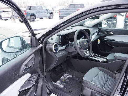 New 2026 Chevrolet Trax LT w/ Driver Confidence Package image 10