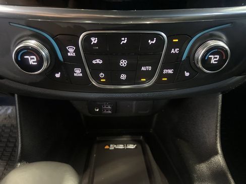 Used 2023 Chevrolet Traverse RS AWD/4WD image 18