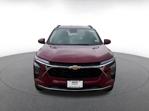 Used 2025 Chevrolet Trax LT FWD image 4