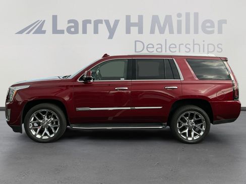 Used 2016 Cadillac Escalade Luxury image 2