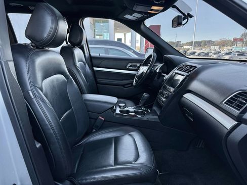 Used 2017 Ford Explorer XLT w/ Equipment Group 202A image 17