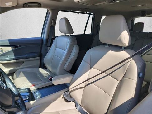 Used 2021 Honda Pilot Touring image 10