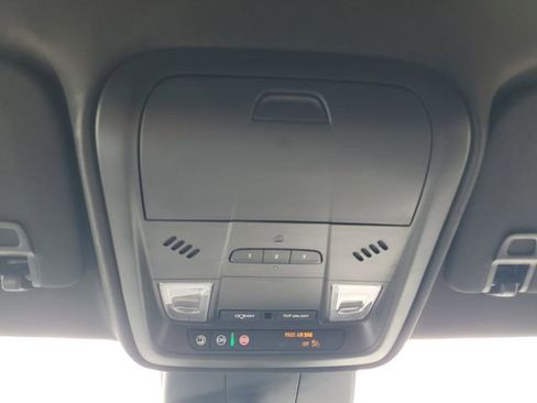 Used 2024 Cadillac XT4 Premium Luxury image 29