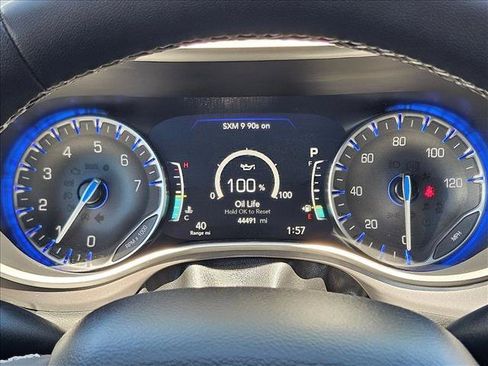 Used 2025 Chrysler Pacifica Select FWD image 10