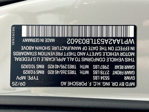 Used 2026 Porsche Macan AWD/4WD image 36