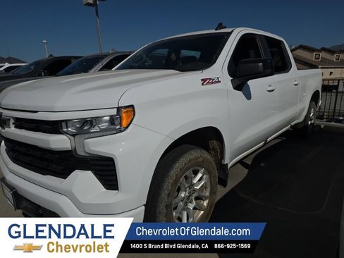 Used 2022 Chevrolet Silverado 1500 RST w/ Z71 Off-Road Package AWD/4WD image 2