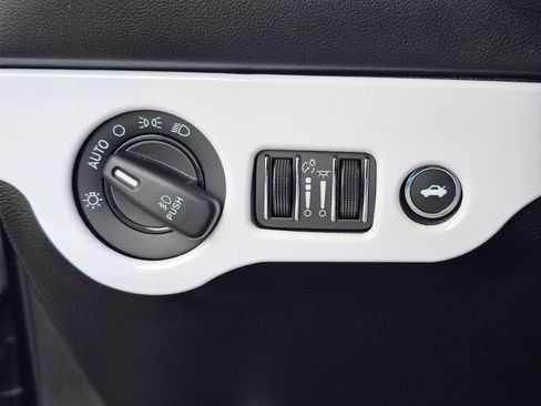 Used 2022 Dodge Challenger GT w/ Plus Package RWD image 17