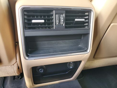 Used 2019 Porsche Cayenne AWD/4WD image 16