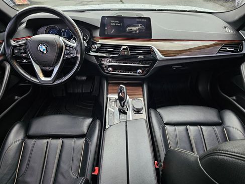 Used 2019 BMW 530e xDrive w/ Premium Package image 9