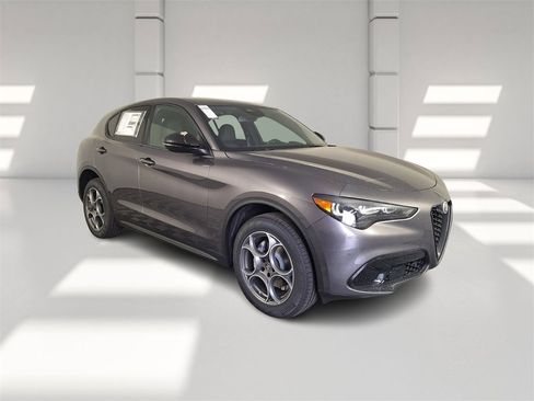 New 2025 Alfa Romeo Stelvio Sprint w/ Convenience Package image 2