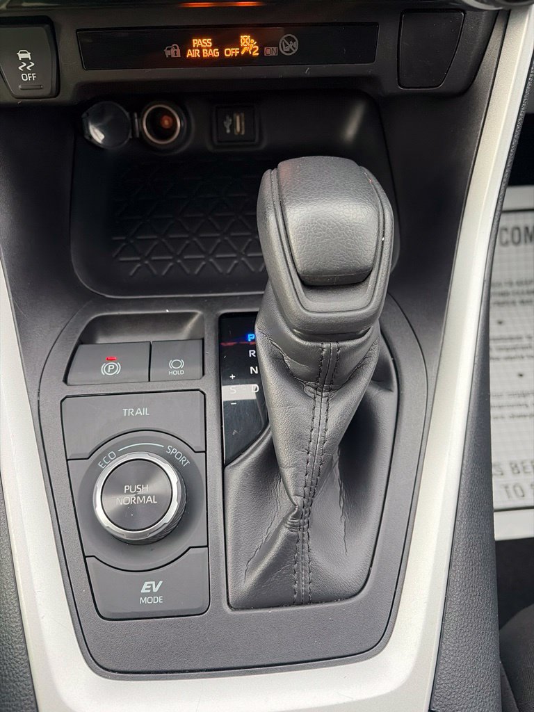 Used 2025 Toyota RAV4 LE AWD/4WD image 29