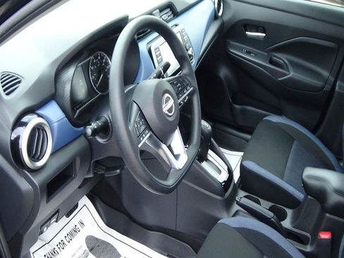 Used 2025 Nissan Versa SV FWD image 15
