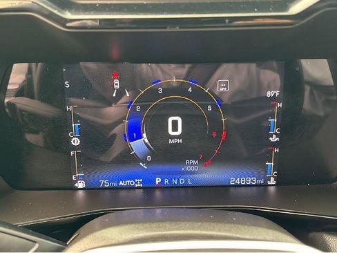 Used 2023 Chevrolet Colorado LT w/ LT Convenience Package II AWD/4WD image 3