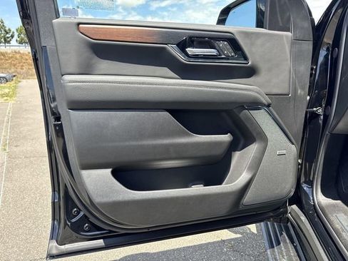 New 2026 GMC Yukon XL Denali w/ Denali Reserve Package AWD/4WD image 18
