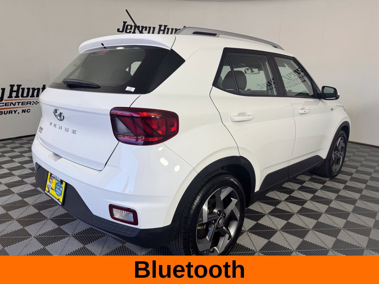 Used 2025 Hyundai Venue SEL FWD image 7