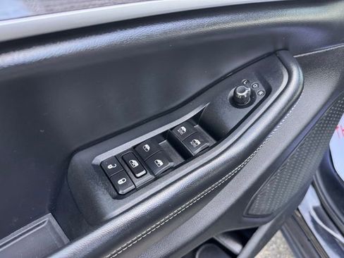 Used 2023 Jeep Grand Cherokee L Limited image 23