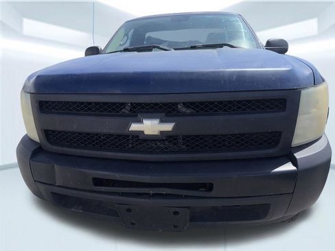 Used 2011 Chevrolet Silverado 1500 W/T RWD image 2