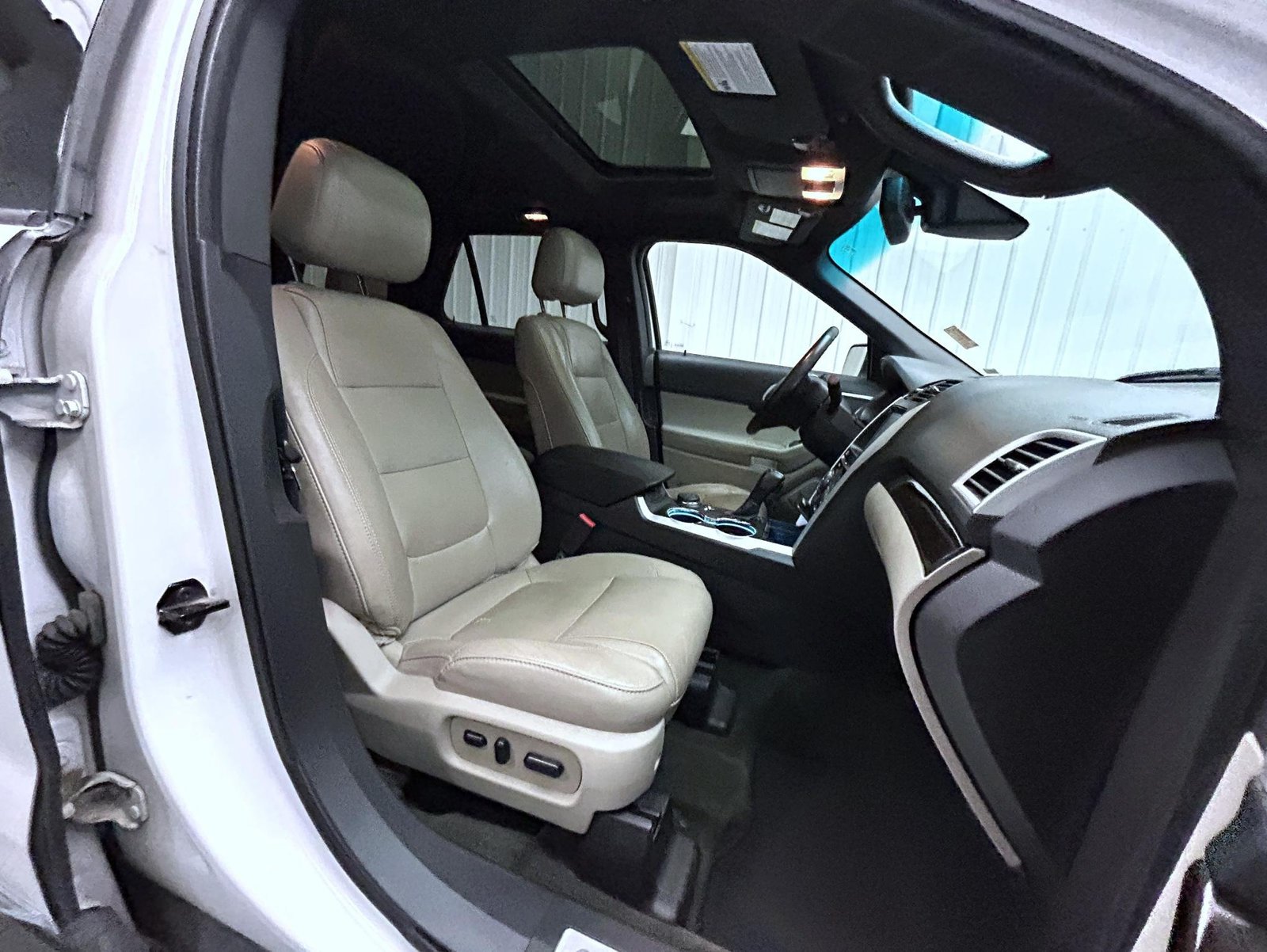Used 2014 Ford Explorer Limited w/ Equipment Group 302A AWD/4WD image 16