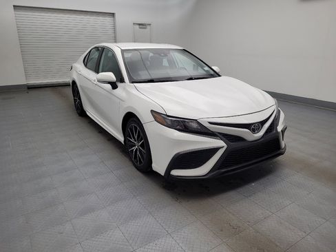 Used 2022 Toyota Camry SE image 13