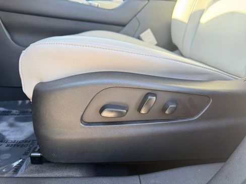 Used 2022 Cadillac XT4 Luxury w/ Cold Weather Package image 17