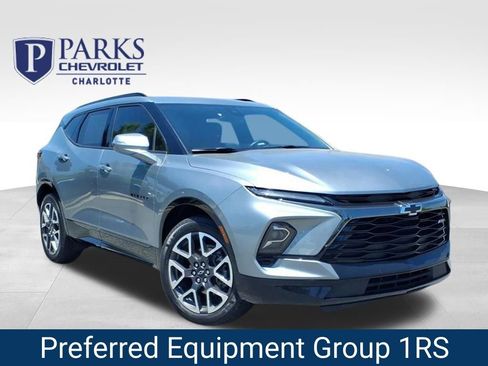 Certified 2025 Chevrolet Blazer RS FWD image 1