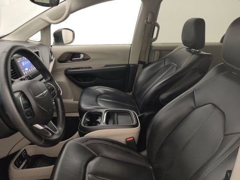 Used 2021 Chrysler Voyager Lxi FWD image 17
