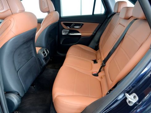 Used 2023 Mercedes-Benz GLC 300 4MATIC image 27