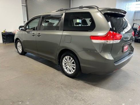 Used 2011 Toyota Sienna XLE FWD image 5
